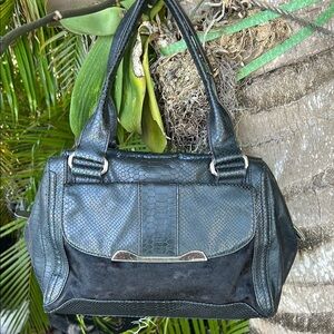B. Makowsky Black Leather Shoulder Bag with Structured Design
